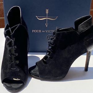 Pour la Victoire black lace up booties